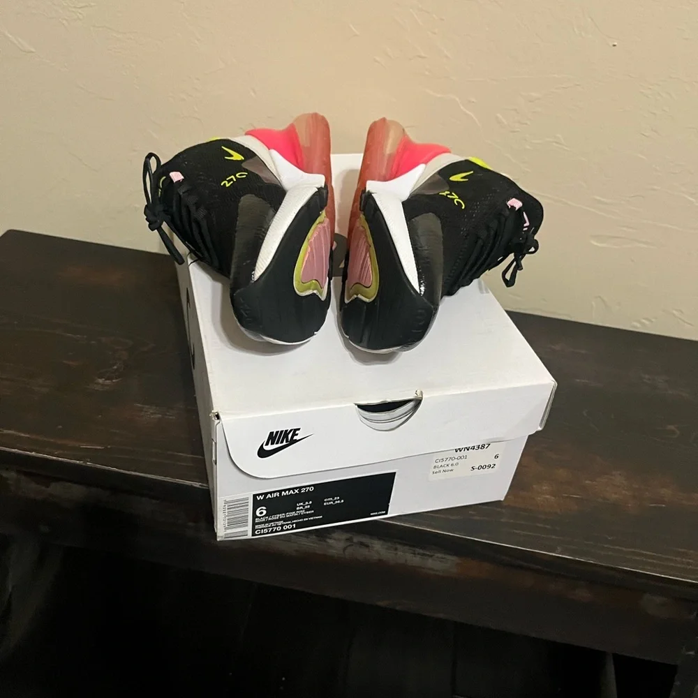Nike Women’s Air Max 270 “Black/Cyber‑Pink Rise” AND 5 GAP ACTIVE SHIRTS!! - Picture 8 of 10